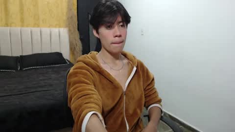 Snapshot of elio_collem chatting on December 23, 8:44 am ELIO online show from December 23, 8:44 am