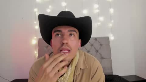 elio_dicaprio online show from November 1, 2:37 am