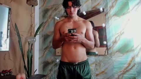 Elloit Colton online show from December 5, 10:50 pm