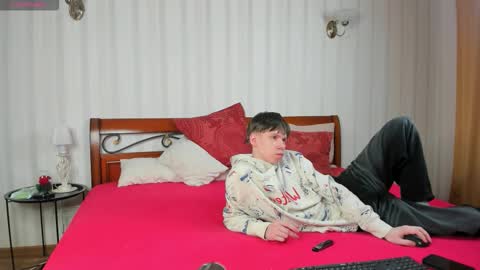 Snapshot of elliot_mars_ chatting on October 21, 11:24 am elliot_mars_ online show from October 21, 11:24 am