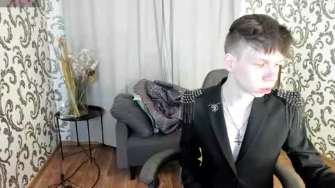 Snapshot of elliot_mars_ chatting on October 23, 5:27 pm elliot_mars_ online show from October 23, 5:27 pm