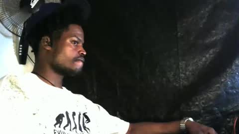 EL NIIGGGAA  21                                                                  EL NIGGA  21 online show from December 8, 3:00 am