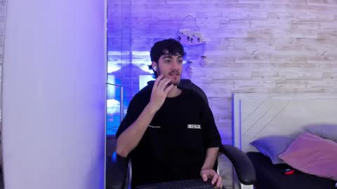 emir_ozan online show from February 1, 7:45 pm