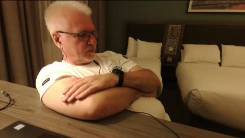 uk online show from October 6, 10:25 pm