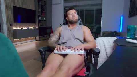 Erik online show from March 6, 9:45 pm