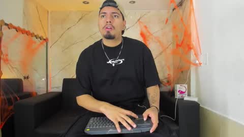 Snapshot of enrique_villa23 chatting on October 22, 1:59 pm enrique online show from October 22, 1:59 pm