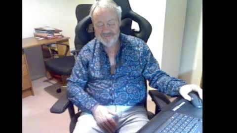 erasmus_d online show from February 21, 6:31 pm