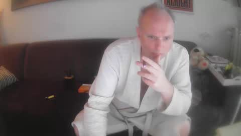 Snapshot of eric204 chatting on February 4, 9:49 am Eric online show from February 4, 9:49 am