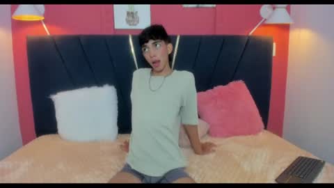 ero_boy40 online show from June 13, 4:32 am