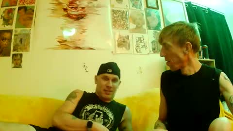 Snapshot of esc_del chatting on October 23, 7:45 am esc del online show from October 23, 7:45 am