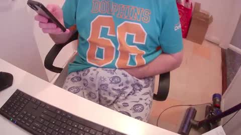 Snapshot of essex_wild chatting on December 5, 10:01 pm Morph online show from December 5, 10:01 pm