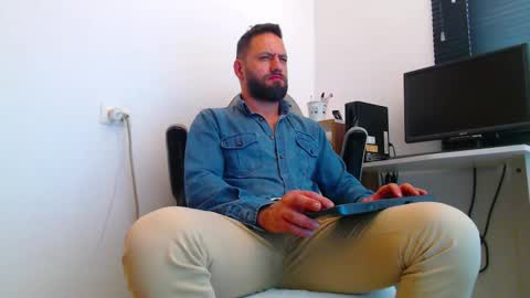 esteban online show from March 25, 6:45 pm