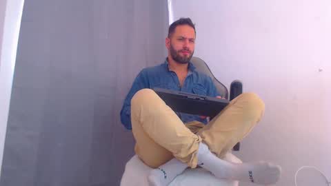 esteban online show from January 2, 5:39 pm