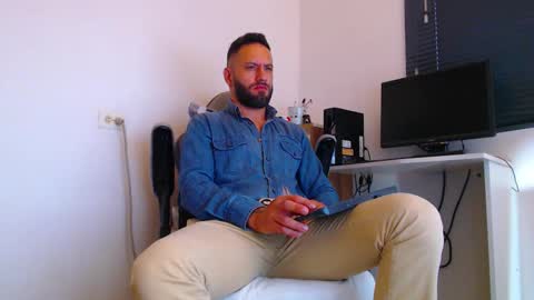 esteban online show from February 12, 4:02 pm