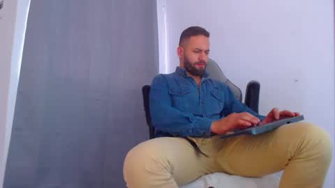 esteban online show from December 5, 7:51 pm