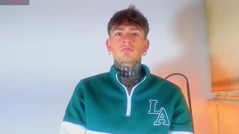 Snapshot of estebanchar_ chatting on October 21, 11:02 am Esteban independent model online show from October 21, 11:02 am