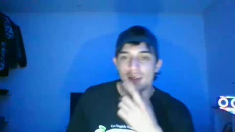 estebankit0 online show from December 28, 11:48 pm