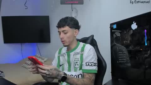 estivenvel online show from February 15, 3:09 pm