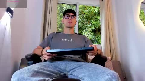 etham_wolf1 online show from June 8, 6:42 pm