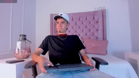 Ethan online show from November 22, 8:52 pm