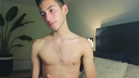 Snapshot of ethan_skiny_ chatting on December 30, 6:20 am Joan online show from December 30, 6:20 am