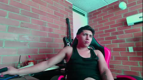 ethann2_ online show from May 30, 9:26 pm