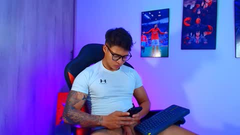 Snapshot of evan_greey chatting on October 15, 6:43 am EVAN GREY online show from October 15, 6:43 am