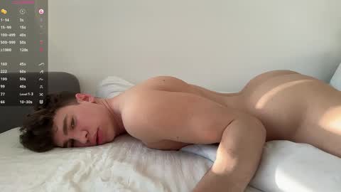 evan_white_ online show from April 6, 3:02 pm