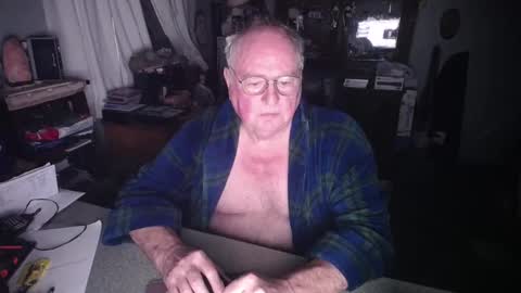 Snapshot of exceos chatting on December 22, 3:33 pm EXCEOS online show from December 22, 3:33 pm
