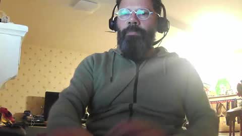 Gio online show from December 5, 8:56 pm