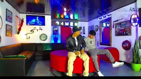 extrangers online show from November 28, 1:24 pm