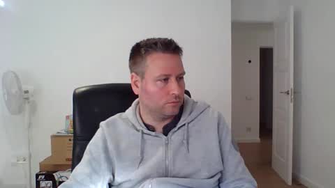 faer_087 online show from November 12, 10:10 am