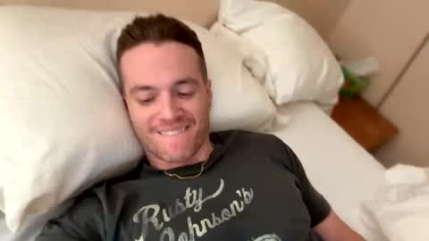 Travis online show from February 7, 11:45 pm