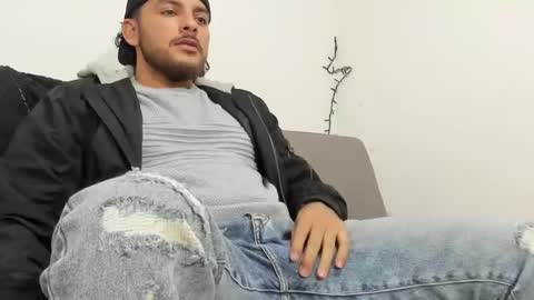 favid95 online show from February 13, 8:13 pm