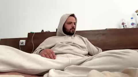 feet_fet online show from January 9, 9:37 am