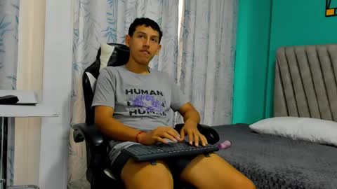 Snapshot of felipehot_gonzales chatting on September 29, 12:46 pm FELIPE online show from September 29, 12:46 pm