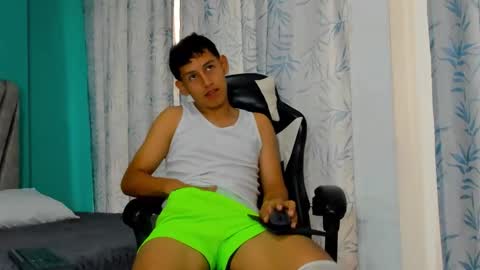 Snapshot of felipehot_gonzales chatting on September 15, 12:50 pm FELIPE online show from September 15, 12:50 pm