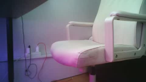 femboycvtie online show from March 30, 12:39 pm