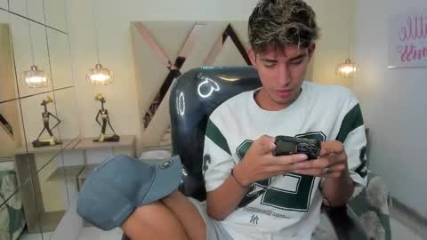 FER PHOENIX online show from December 15, 3:47 am