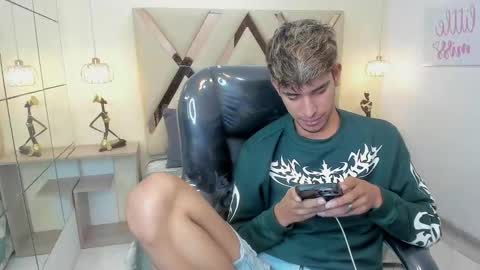 FER PHOENIX online show from December 17, 3:58 am