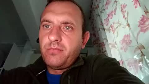 Snapshot of figonik chatting on October 3, 5:01 am Nick online show from October 3, 5:01 am