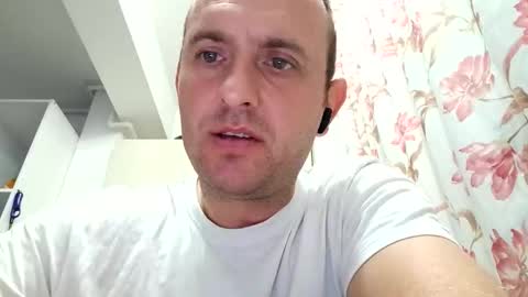 Snapshot of figonik chatting on October 29, 5:54 am Nick online show from October 29, 5:54 am