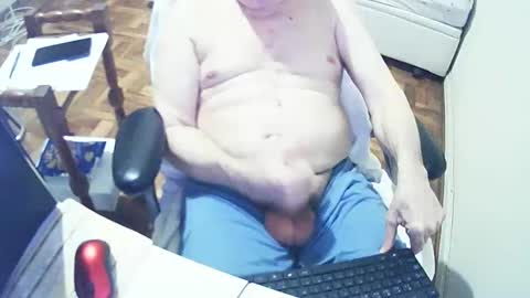 Snapshot of filhober chatting on January 25, 1:54 am filhober online show from January 25, 1:54 am