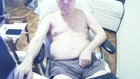 Snapshot of filhober chatting on February 7, 2:40 am filhober online show from February 7, 2:40 am