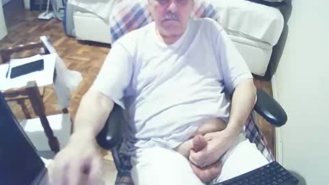 Snapshot of filhober chatting on December 6, 12:56 am filhober online show from December 6, 12:56 am