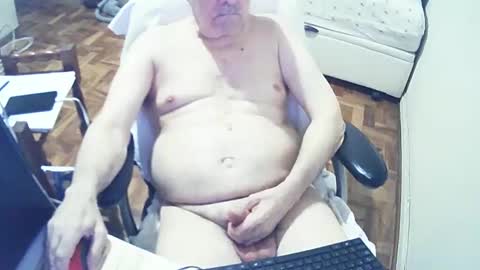 Snapshot of filhober chatting on February 3, 12:04 am filhober online show from February 3, 12:04 am