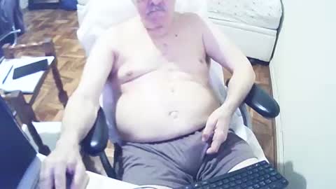 Snapshot of filhober chatting on December 31, 12:54 am filhober online show from December 31, 12:54 am