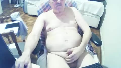 Snapshot of filhober chatting on December 4, 12:41 am filhober online show from December 4, 12:41 am