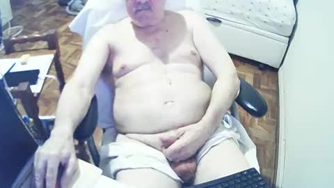 Snapshot of filhober chatting on January 31, 1:11 am filhober online show from January 31, 1:11 am