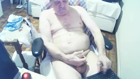 Snapshot of filhober chatting on December 3, 2:12 am filhober online show from December 3, 2:12 am